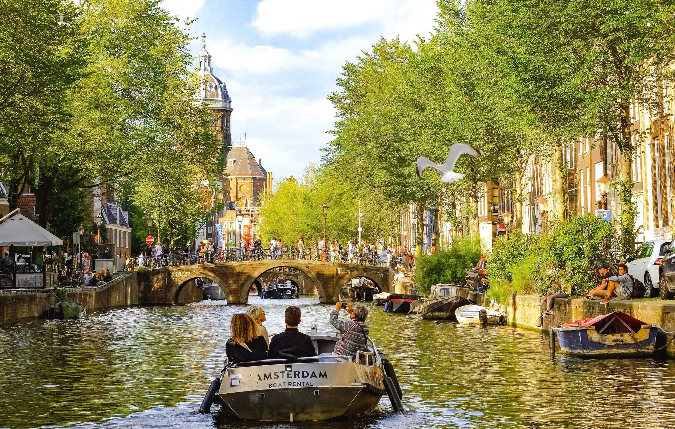 acliviaggi-amsterdam-canale-diurno-pixabay