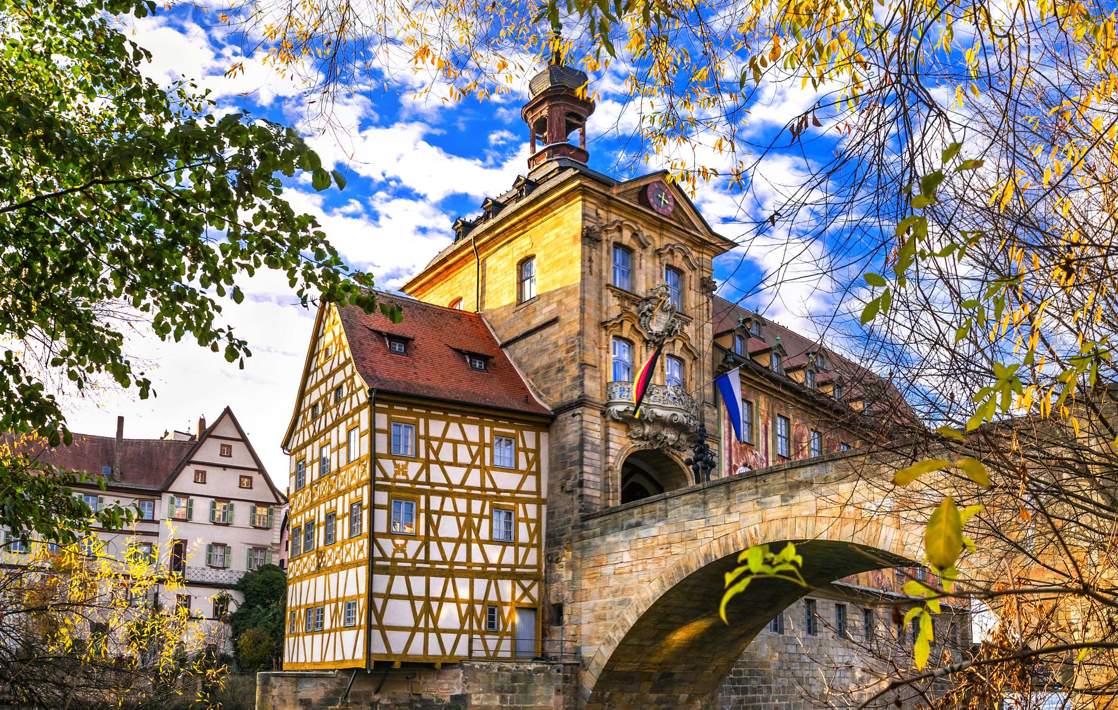 Il centro storico di Bamberga in Baviera, città medievale patrimonio UNESCO con edifici a graticcio e l'antico municipio sul fiume. (Nota: il file è sotto "berlino" ma ritrae Bamberga)