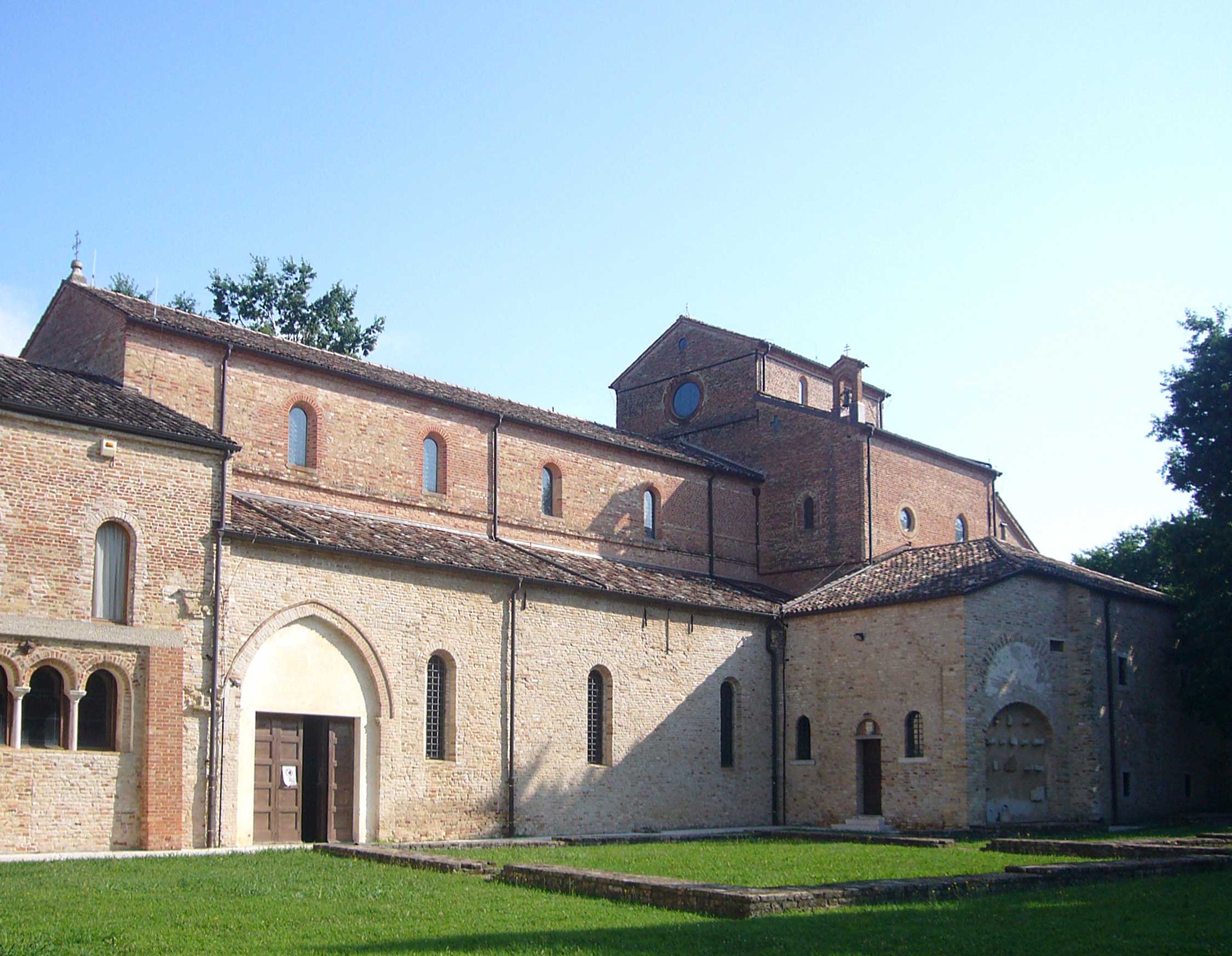 acliviaggi-borghi-del-friuli-abbazia-di-santa-maria-in-sylvis-sesto-al-reghena-wikipedia