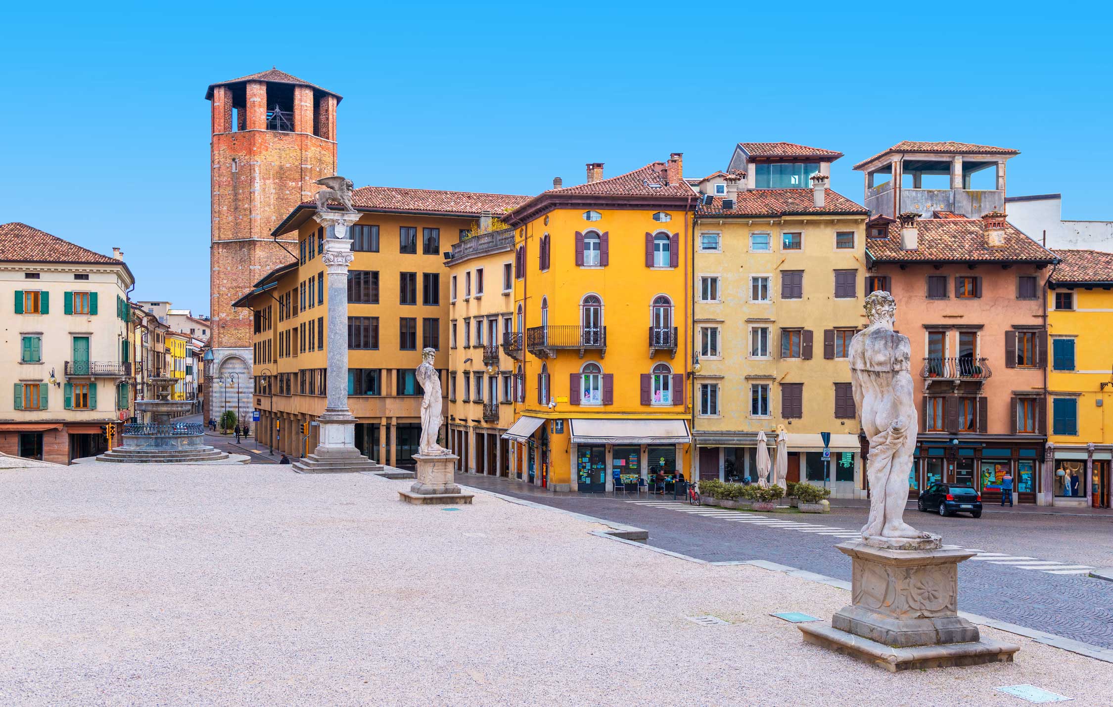 acliviaggi-borghi-del-friuli-udine-piazza-liberta-ma