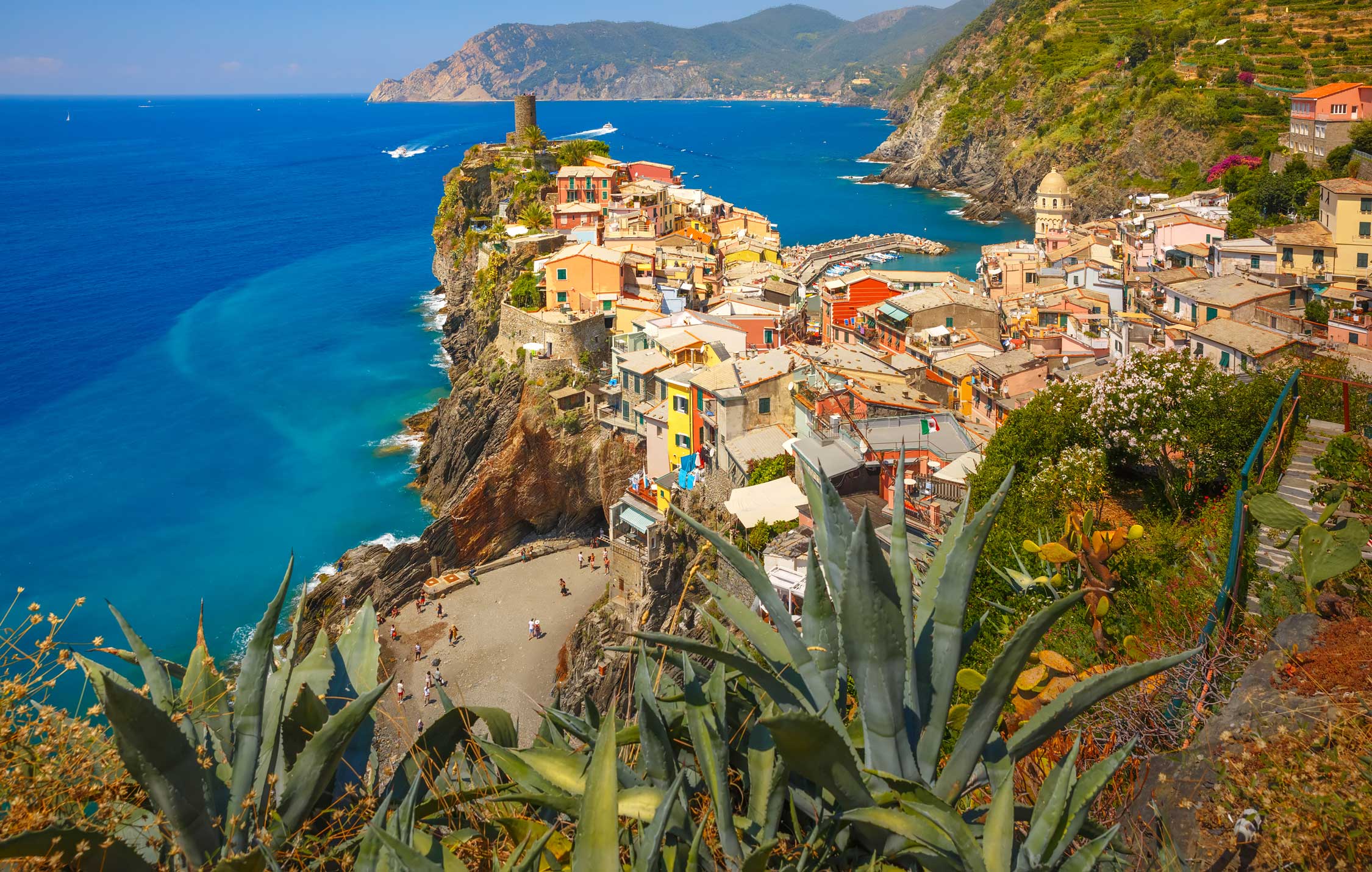 acliviaggi-cinque-terre-vernazza-veduta-aerea-ma