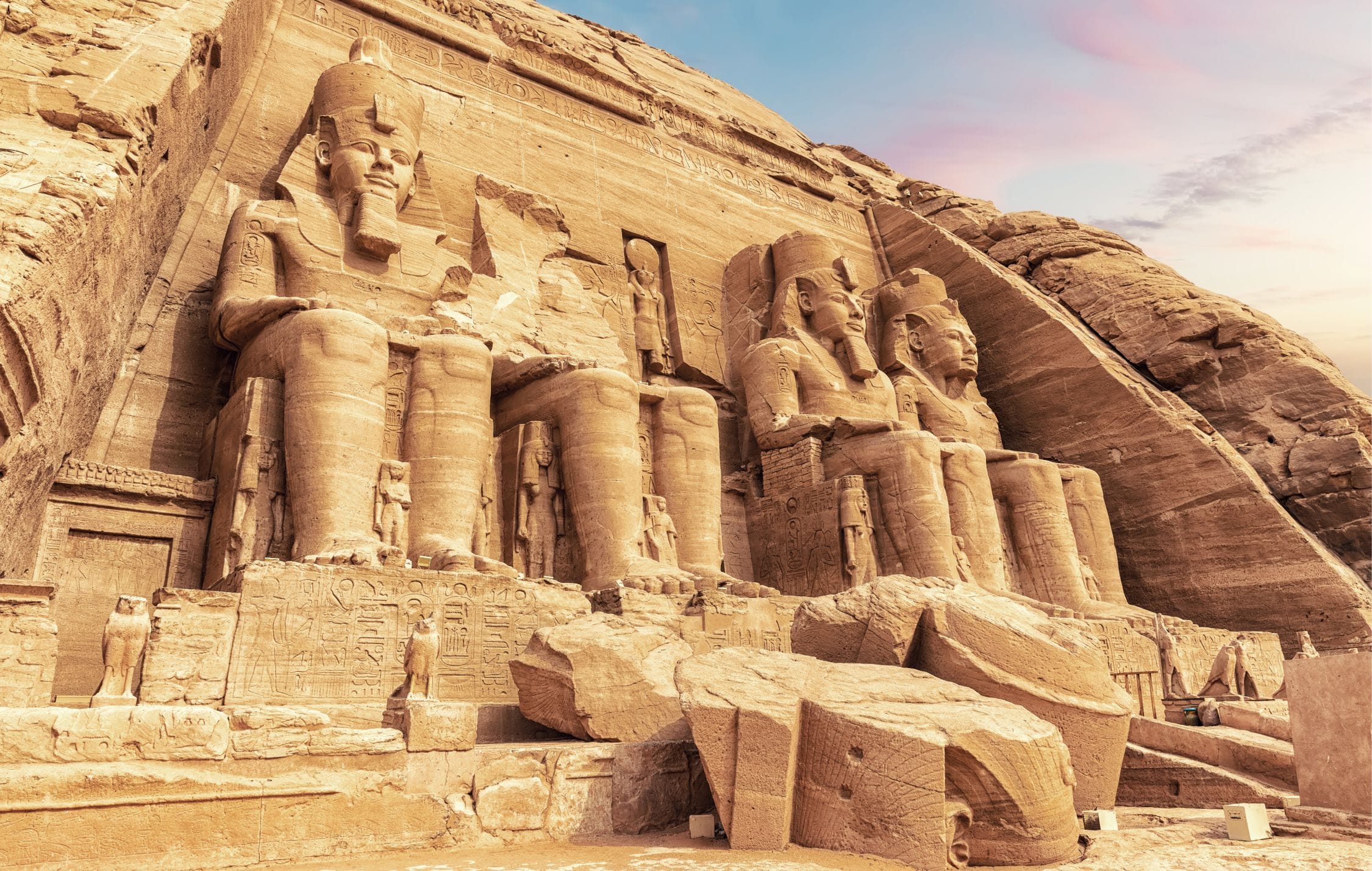 acliviaggi-egitto-great-temple-ramesses-ii-colossals-abu-simbel-egypt