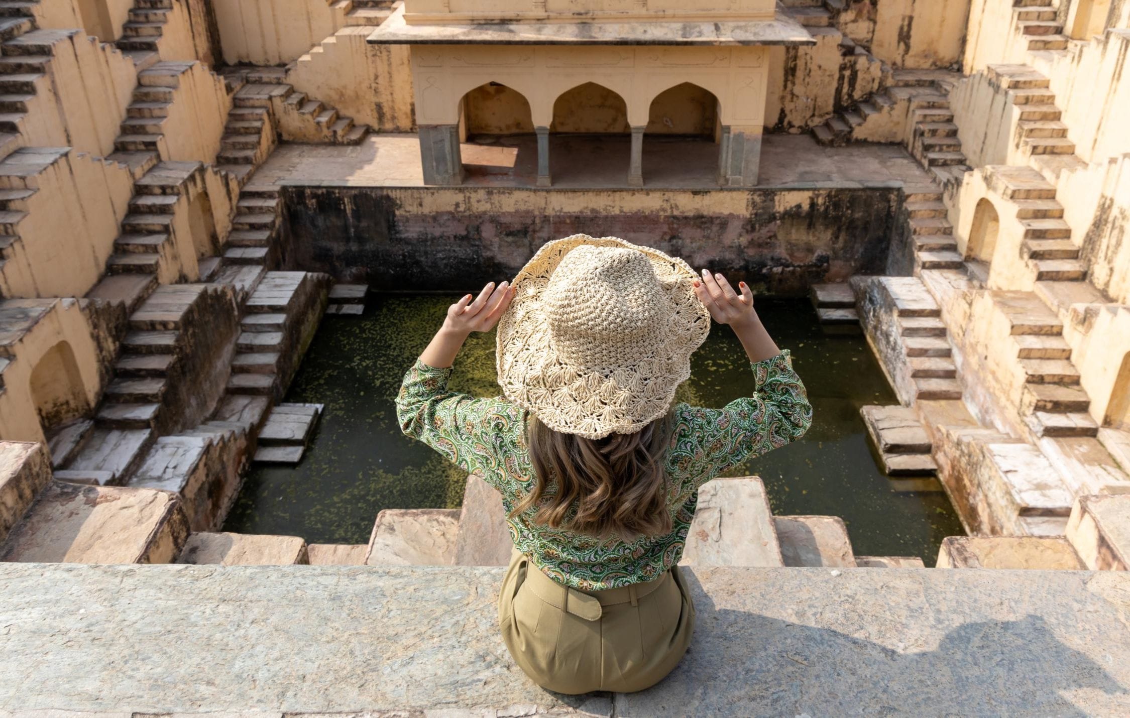 acliviaggi-india-stairs-abhaneri-baori-stepwell-jaipur-rajasthan-india-ma