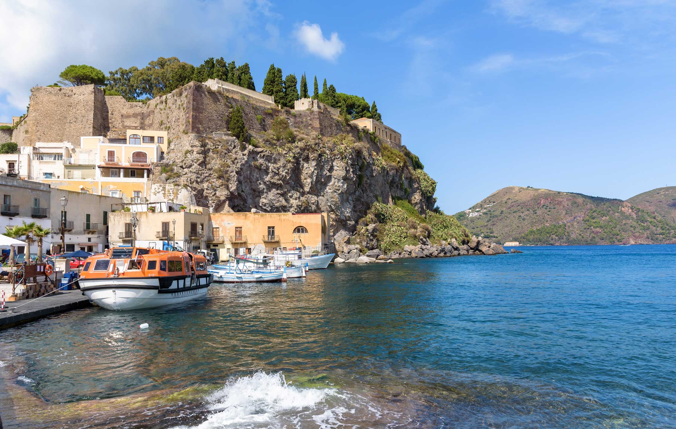 acliviaggi-isole-eolie-lipari-castello-ma