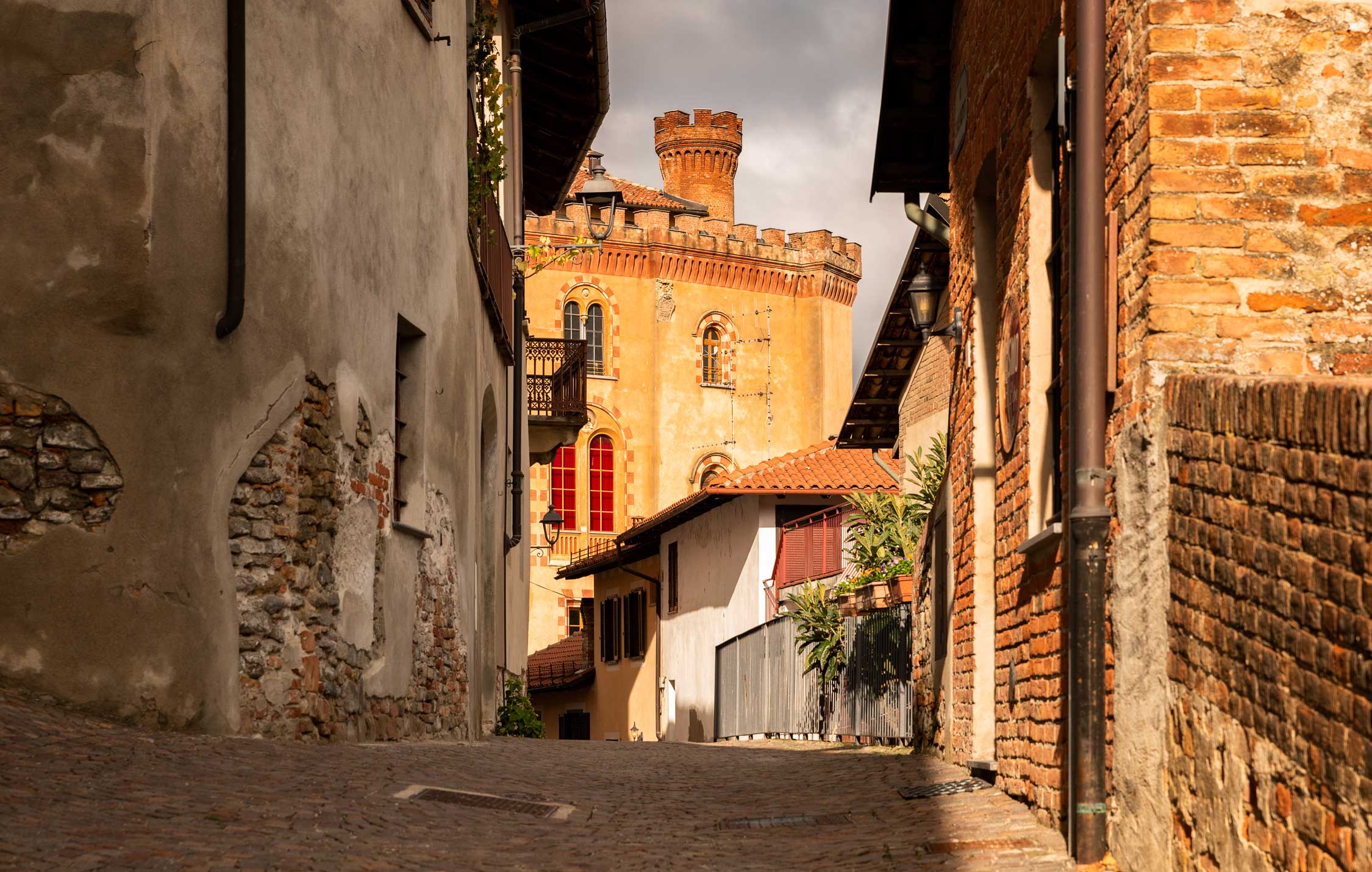 acliviaggi-langhe-borgo-barolo-ma