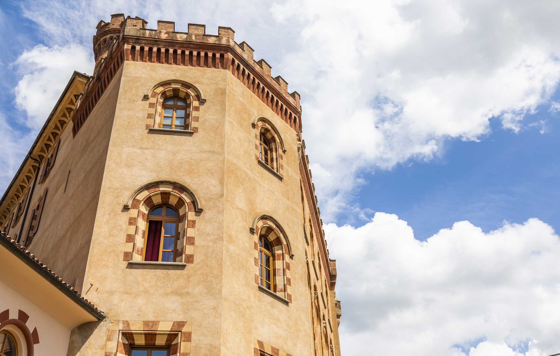 acliviaggi-langhe-castello-barolo-dettalgio-torre-ma