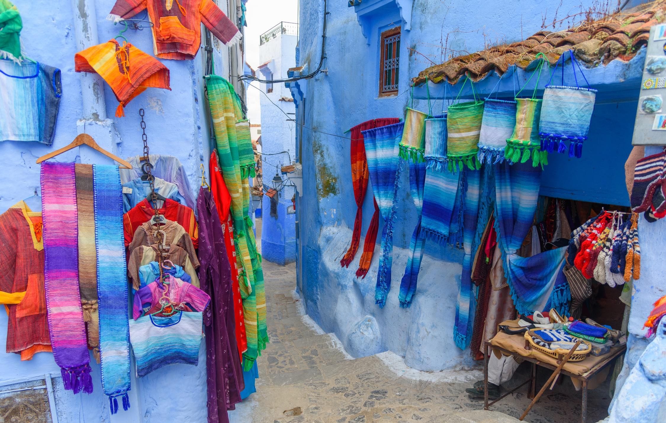 acliviaggi-marocco-traditional-blue-door-old-medina-chefchaouen