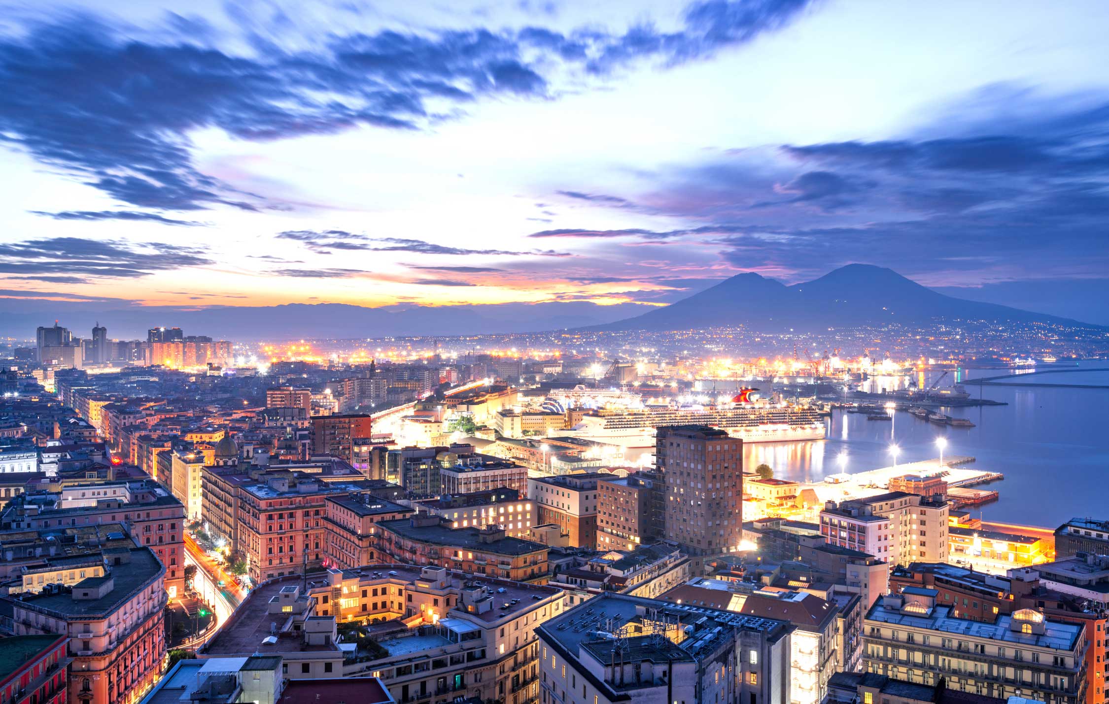 acliviaggi-napoli-e-costiera-napoli-skyline-notturno-ma