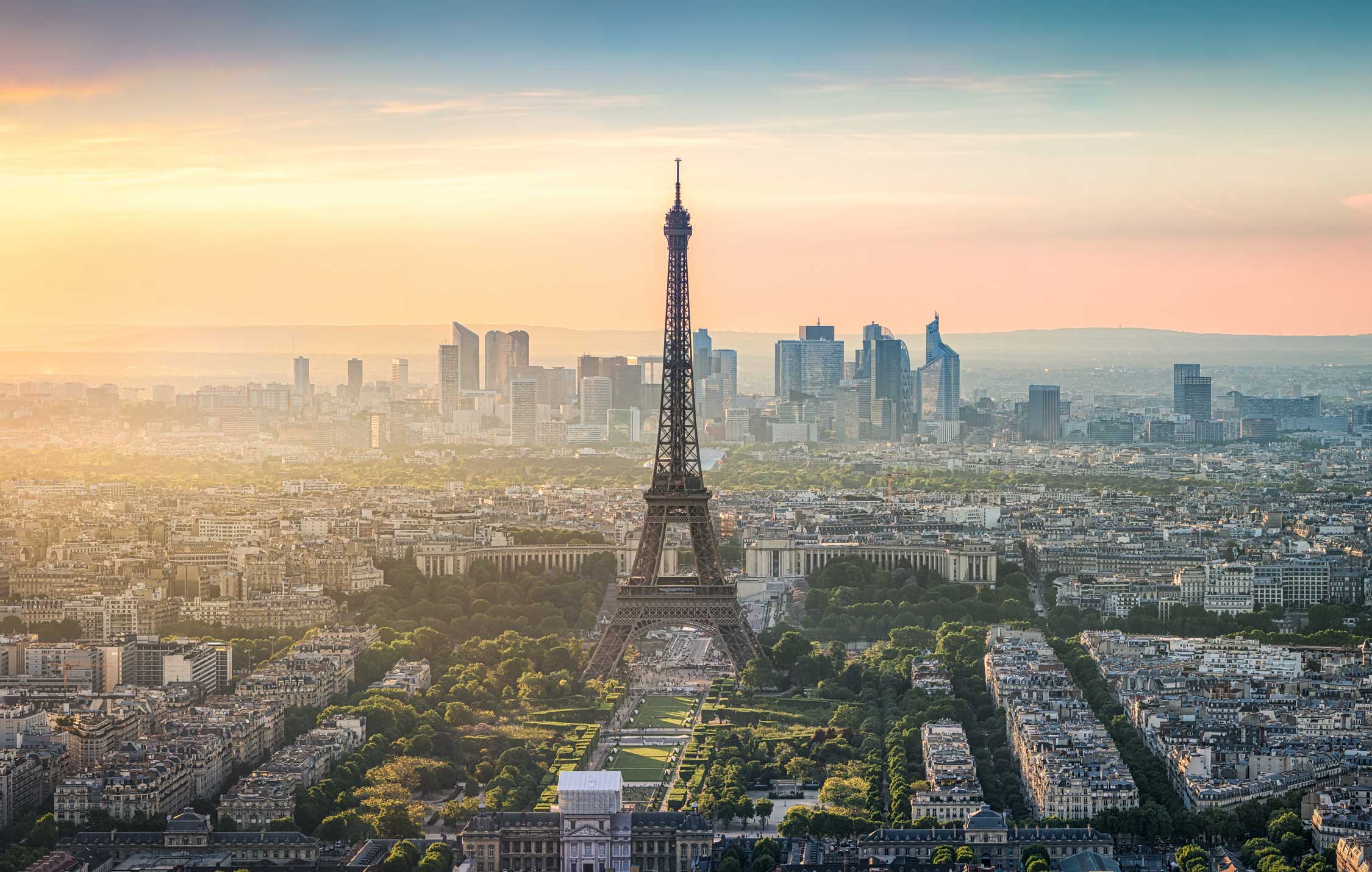 acliviaggi-parigi-206614615-parigi-vista-aerea-tour-tiffel-adobestock