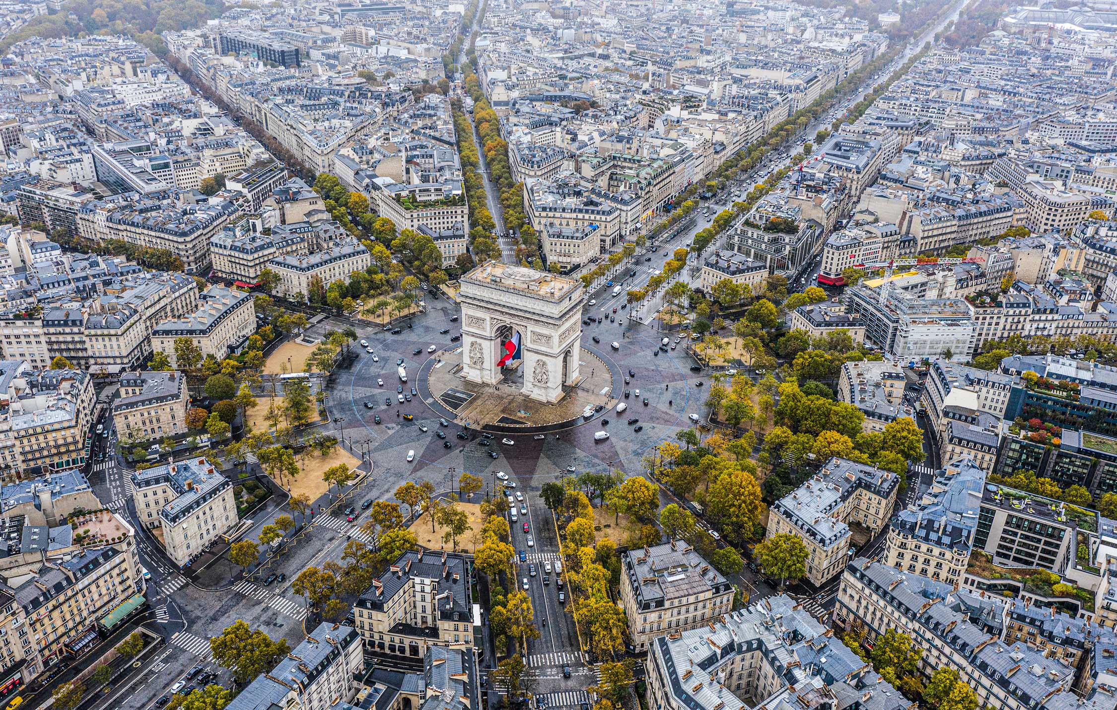acliviaggi-parigi-Parigi-vista-aerea-arco-del-trionfo-adobestock-447649769