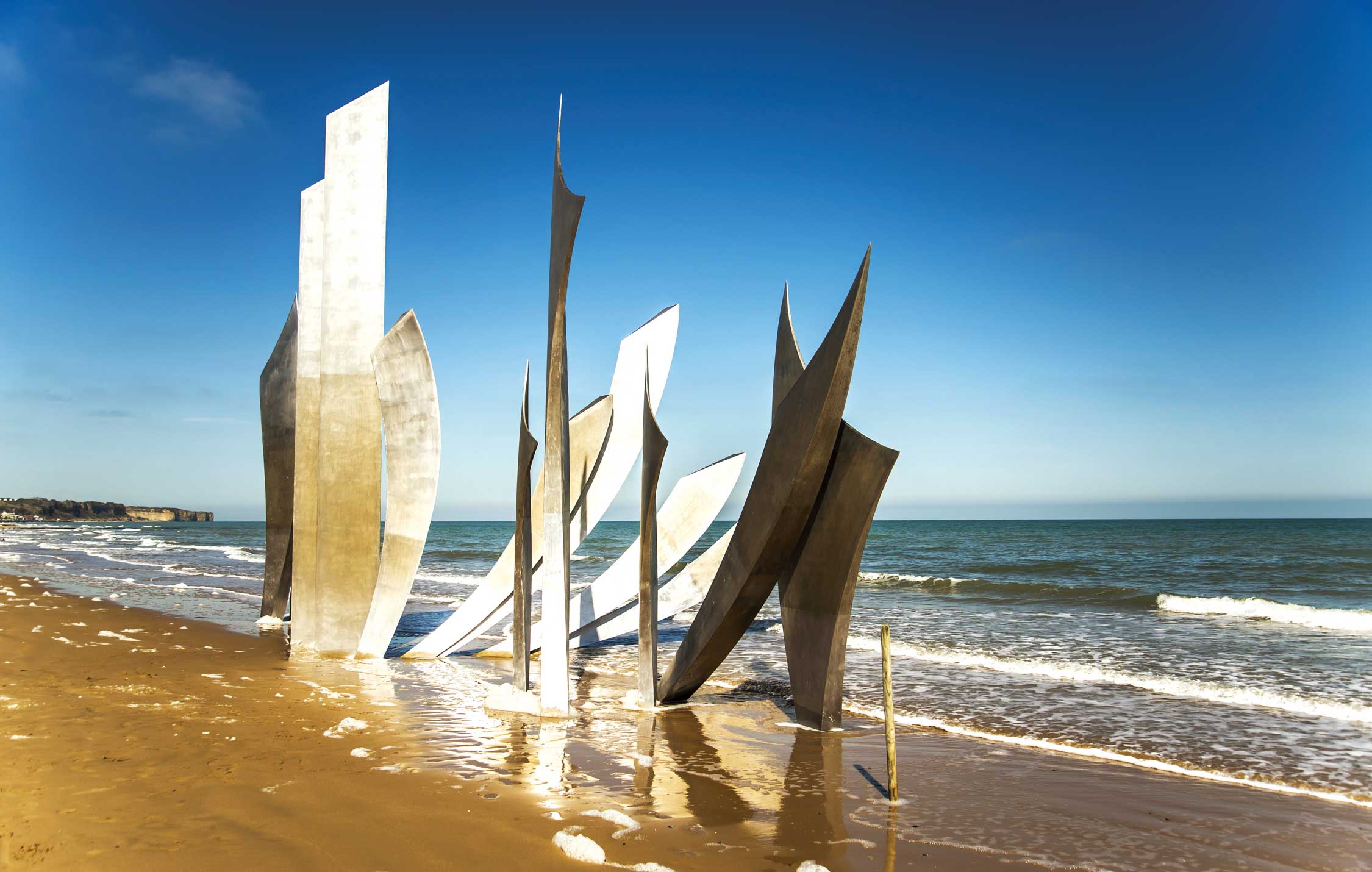 acliviaggi-parigi-omaha-beach-normandia-adobestock-81506792