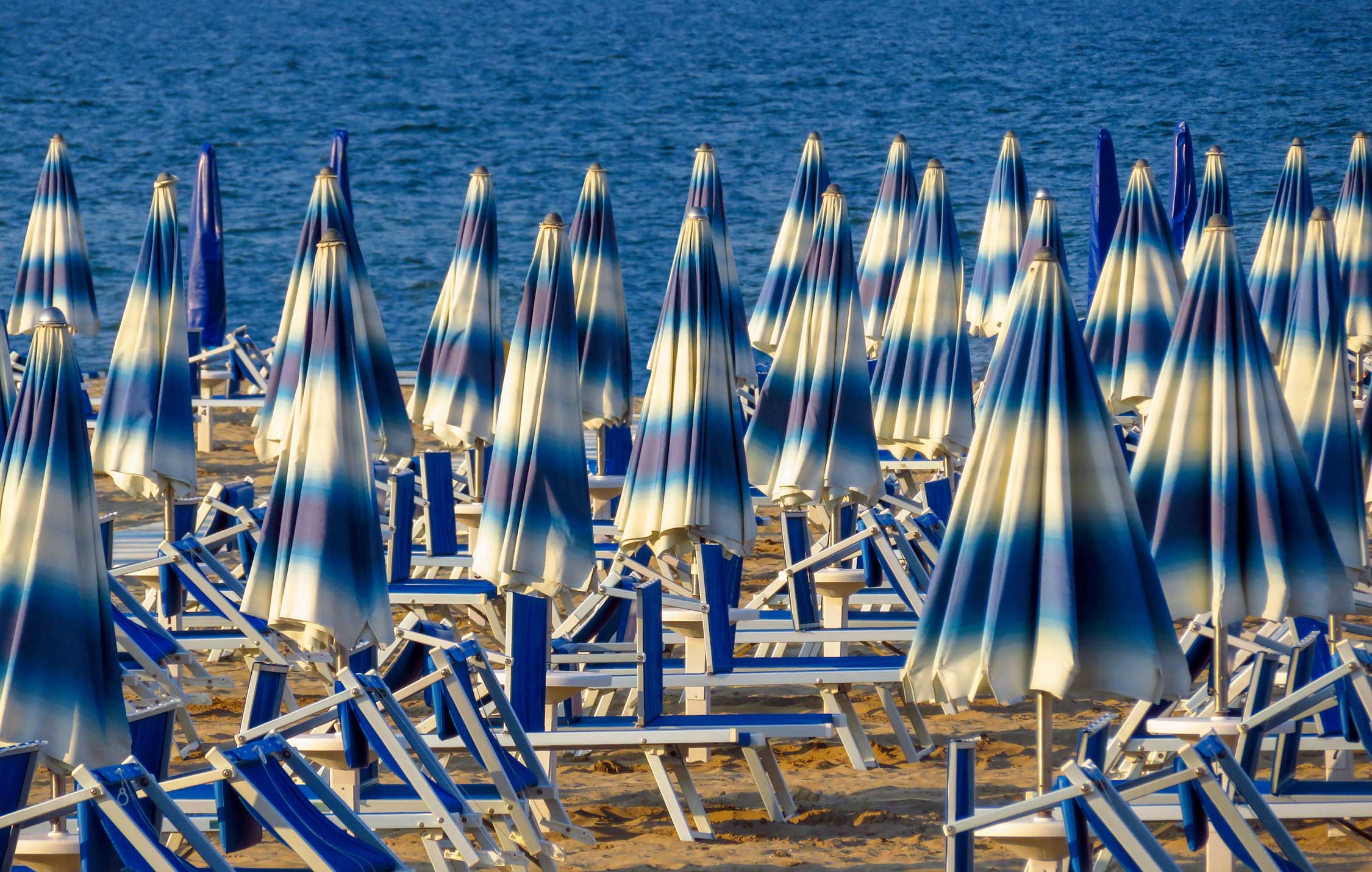 Ombrelloni in spiaggia a Rimini