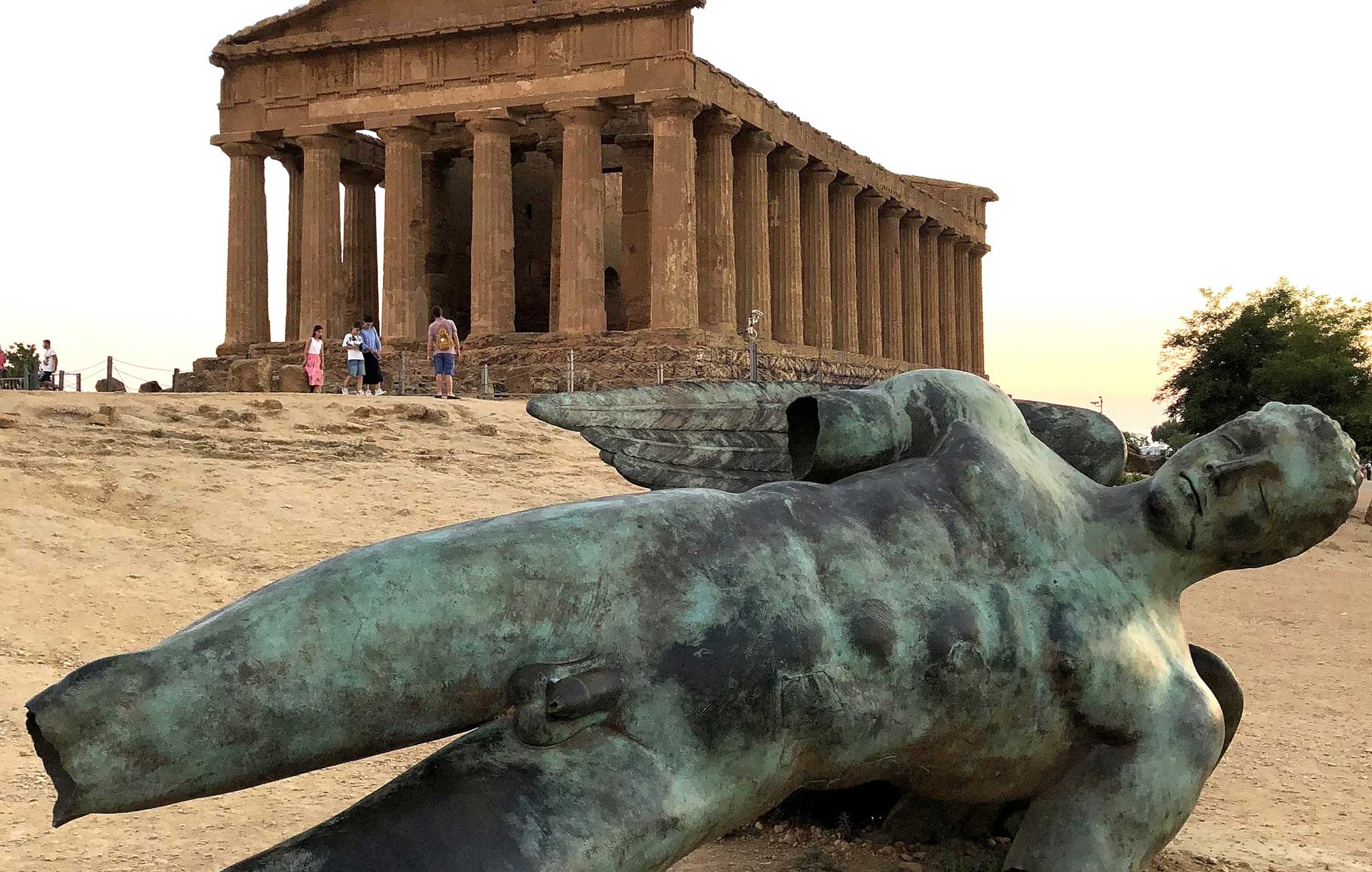 acliviaggi-sicilia-occidentale-agrigento-con-statua-pb