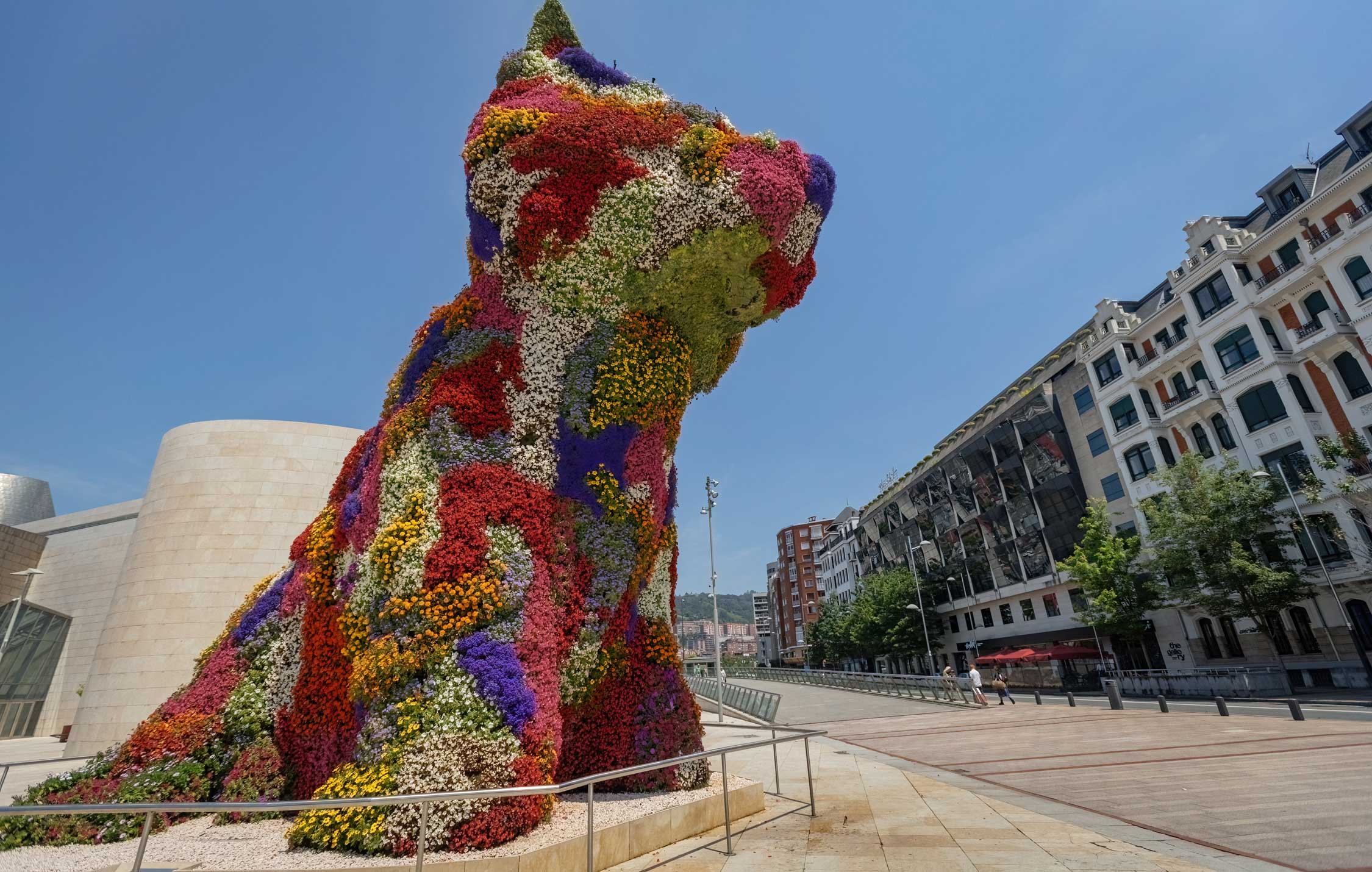 acliviaggi-spagna-nord-statua-floreale-guggenheim-museum-bilbao-ma