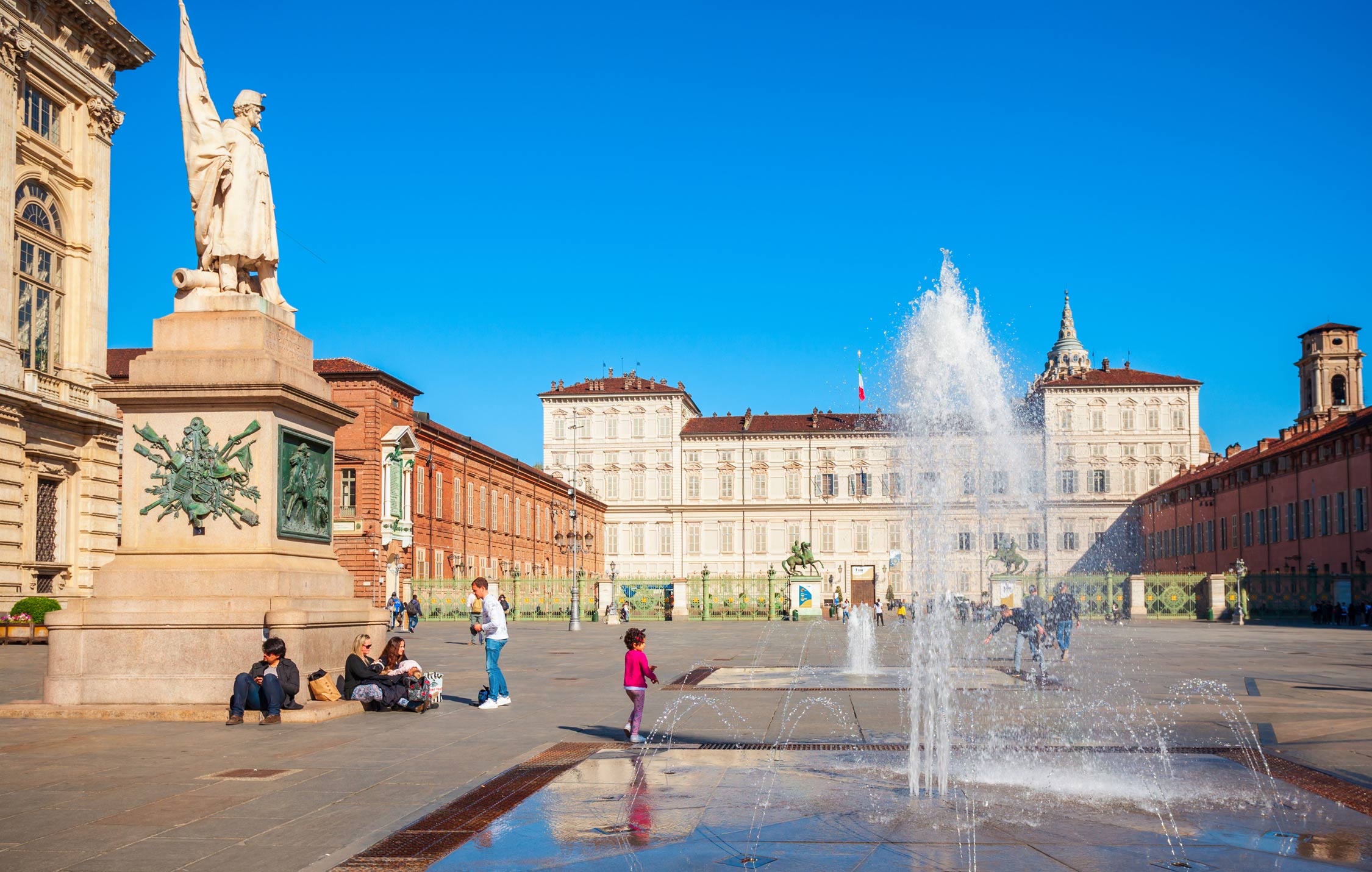 acliviaggi-torino-torinopiazza-castello-ma