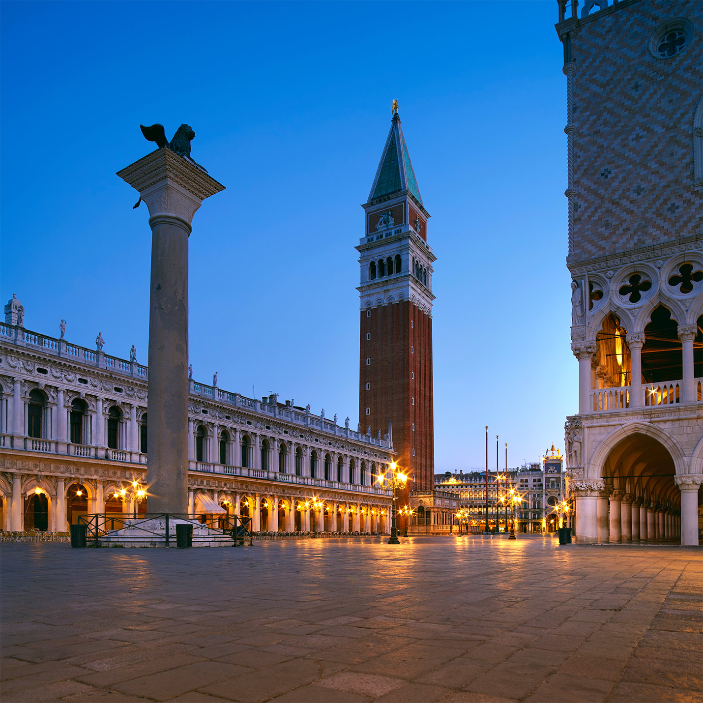 acliviaggi-venezia-piazza-san-marco-venezia-crepuscolo-ma