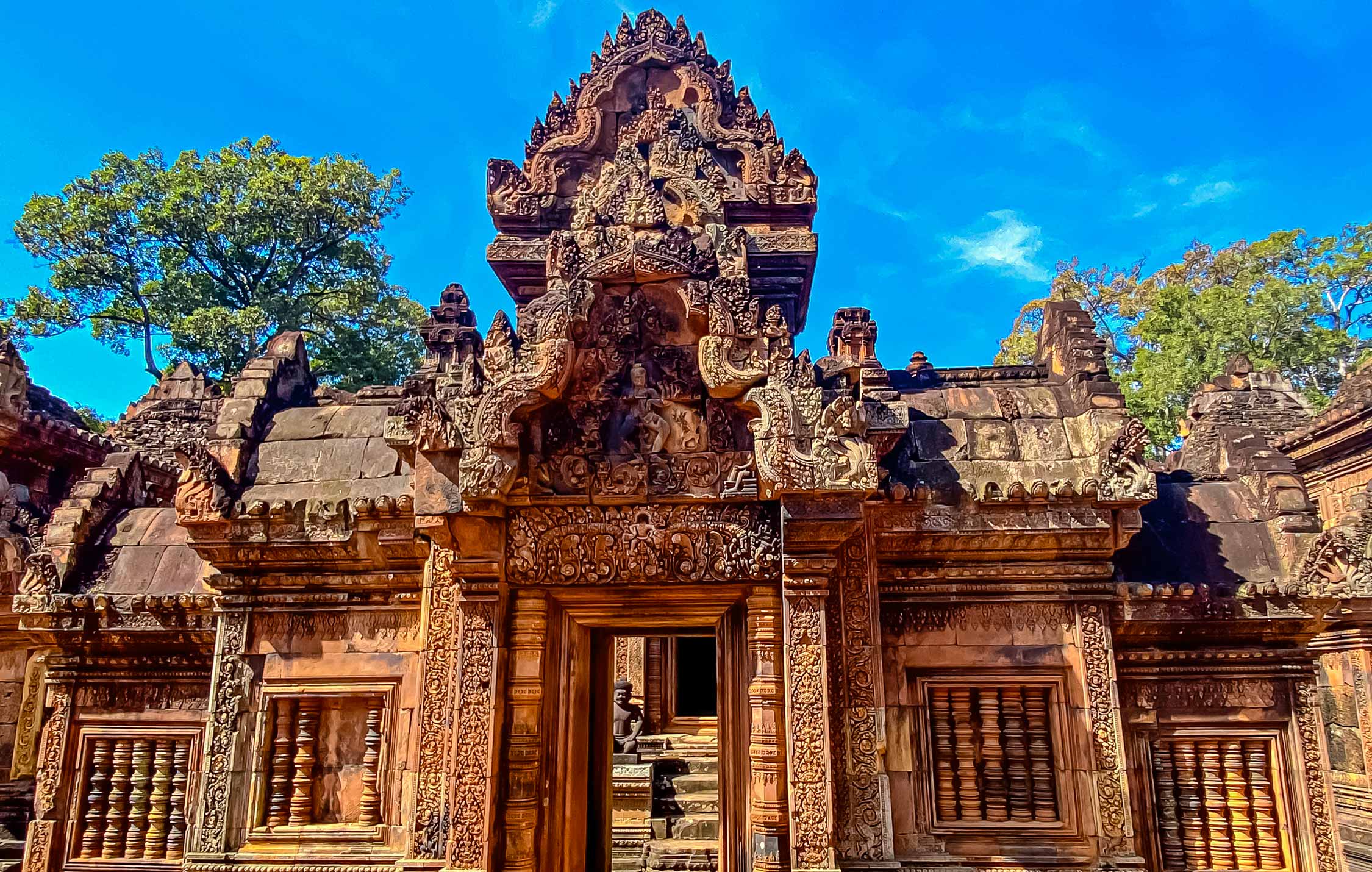 acliviaggi-vietnam-banteay-srei-temple-was-built-honor-god-shiva-khmer-civilization-angkor-cambodia