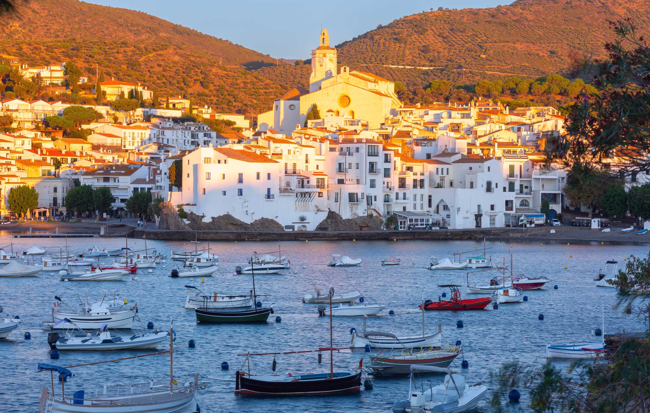 avliviaggi-costa-brava-barcellona-cadaques-con-barche-ma