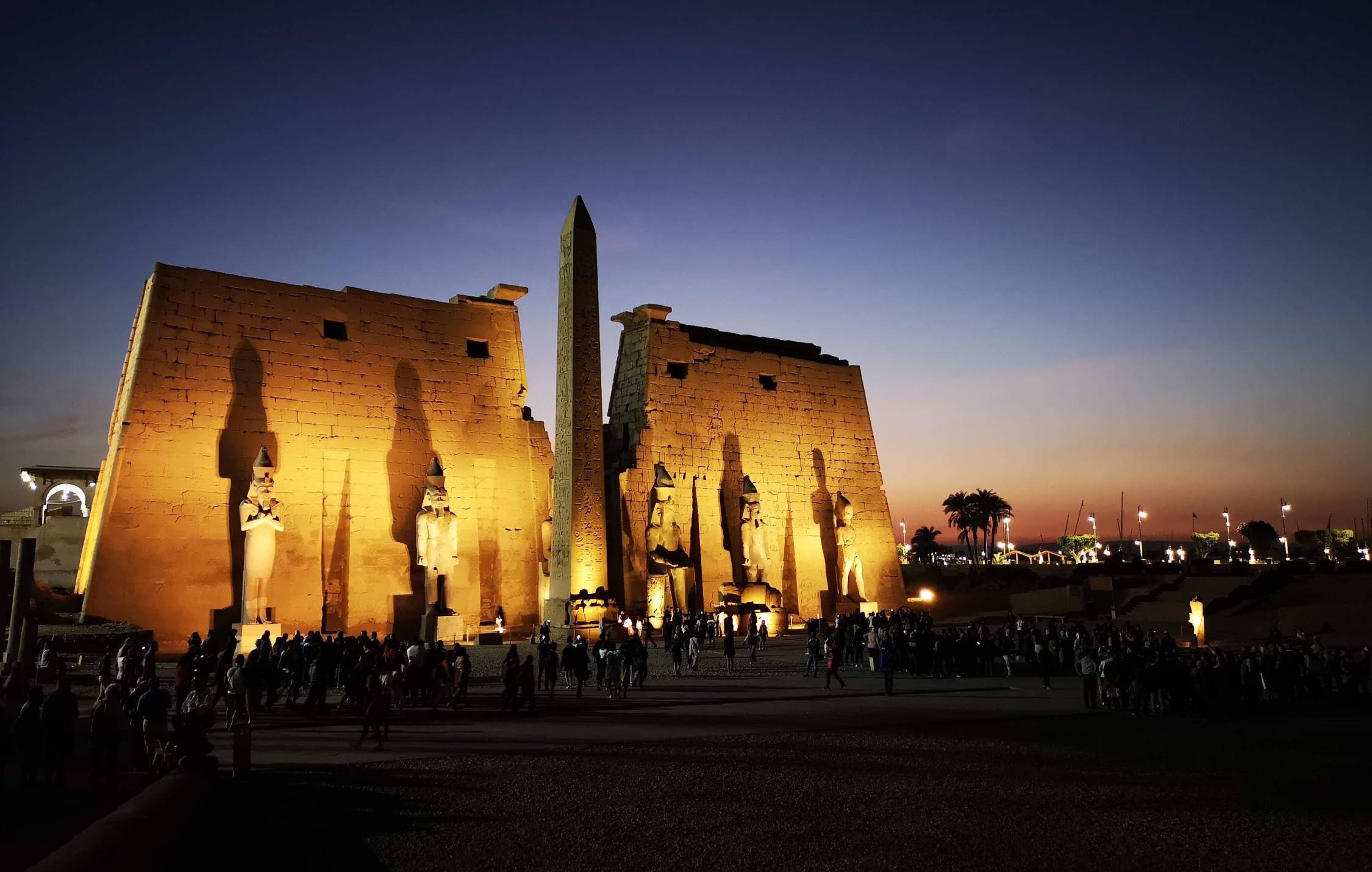 acliviaggi egitto tempio di luxor di notte pb
