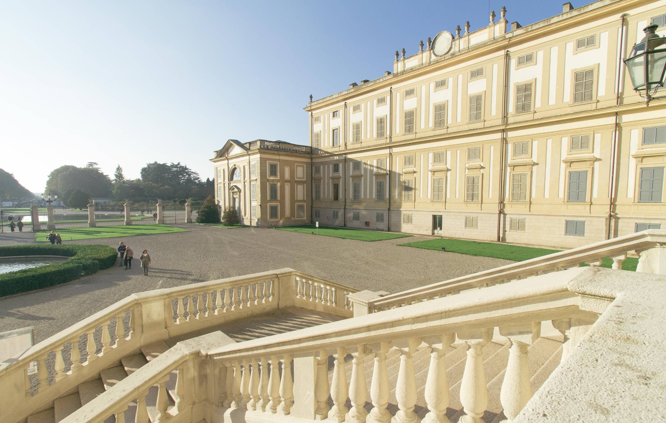 acliviaggi gita giornaliera monza villa reale dettaglio scalinata pe