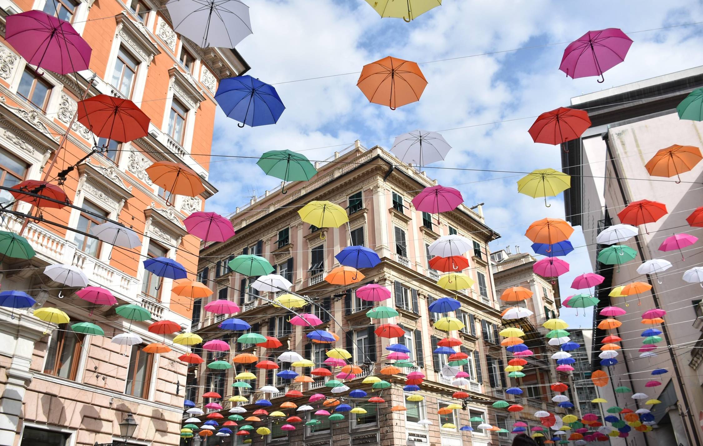 Acliviaggi tour di gruppo genova PB ombrelli colorati