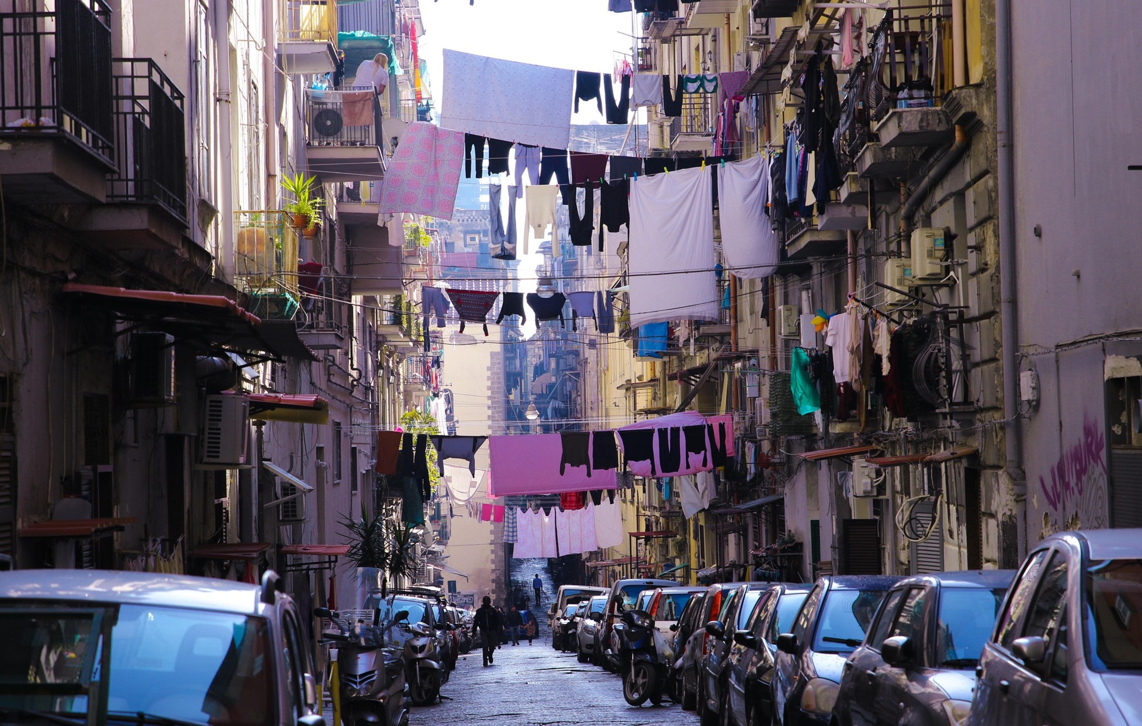 acliviaggi px NAPOLI VICOLO PANNI STESI